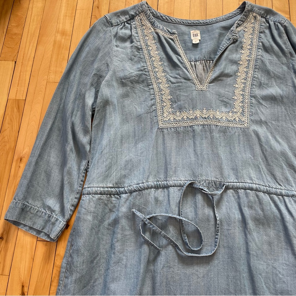 Gap blue denim mini dress with white embroidery and tie waist medium - Picture 8 of 12